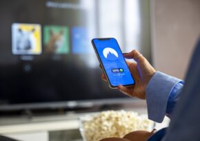 Como espelhar o celular na TV?