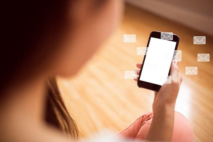 Otimização de e-mails para dispositivos móveis: garantindo uma experiência de leitura perfeita em smartphones.