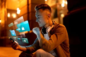 Homem usando smartphone com fones de ouvido, analisando dados, simbolizando a otimização de anúncios com inteligência artificial.