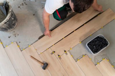 Piso laminado ou porcelanato? Qual a melhor opção para sua casa