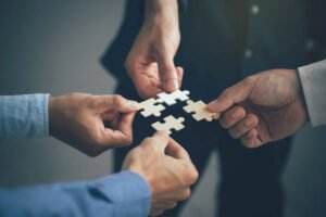 Parcerias estratégicas: amplie sua presença digital! Descubra como colaborar com outras marcas para alcançar novos públicos e crescer.