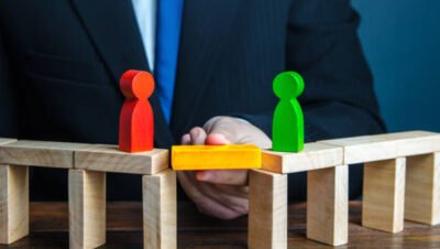 Descubra os erros de gestão mais comuns e veja como evitá-los para melhorar resultados, liderança e eficiência operacional.