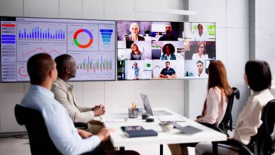 Aprenda a estruturar equipes híbridas eficientes, com processos claros, comunicação eficaz e foco em alta performance.