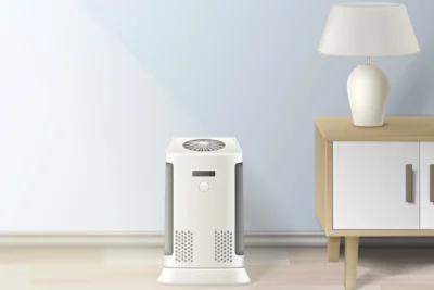 Imagem de um ar-condicionado móvel em um ambiente de sala de estar, ideal para quem busca como escolher o melhor ar-condicionado móvel.